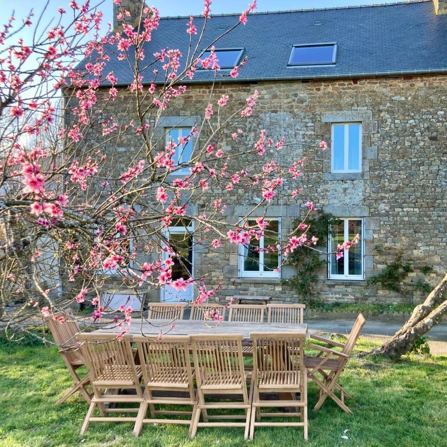 Bed and Breakfast La Breizhidence Combourg Esterno foto
